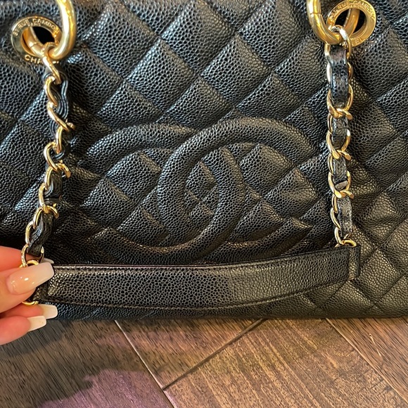 CHANEL GST CAVIAR TOTE - Picture 10 of 13
